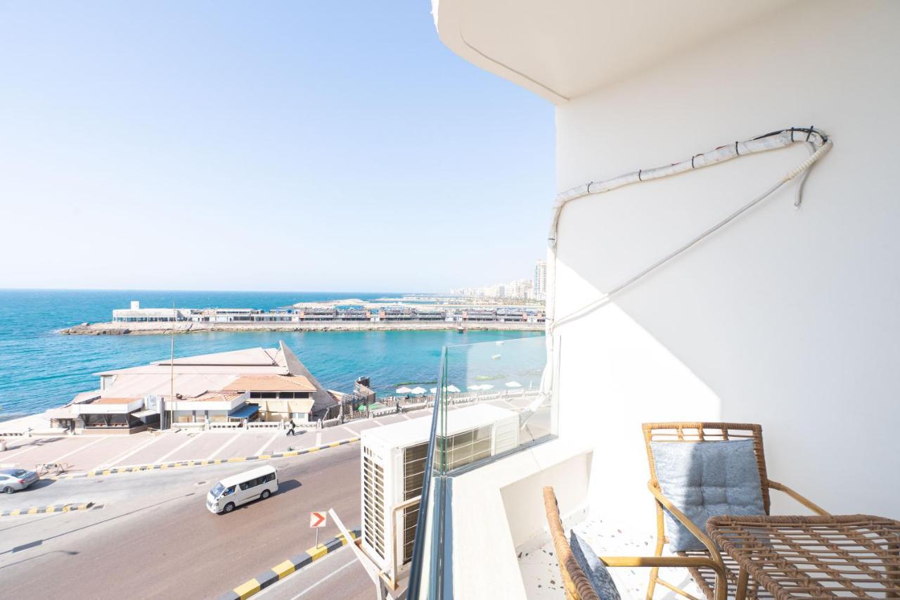 Nabeel Homes - Designer Seaview Condo - 208 Александрия Екстериор снимка
