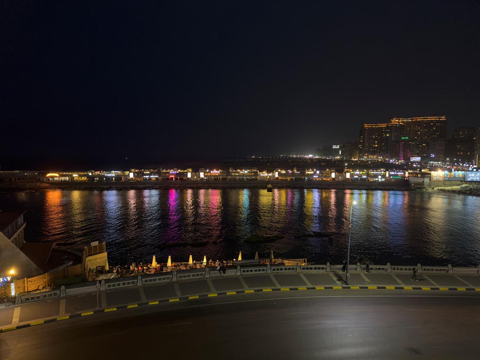 Nabeel Homes - Designer Seaview Condo - 208 Александрия Екстериор снимка